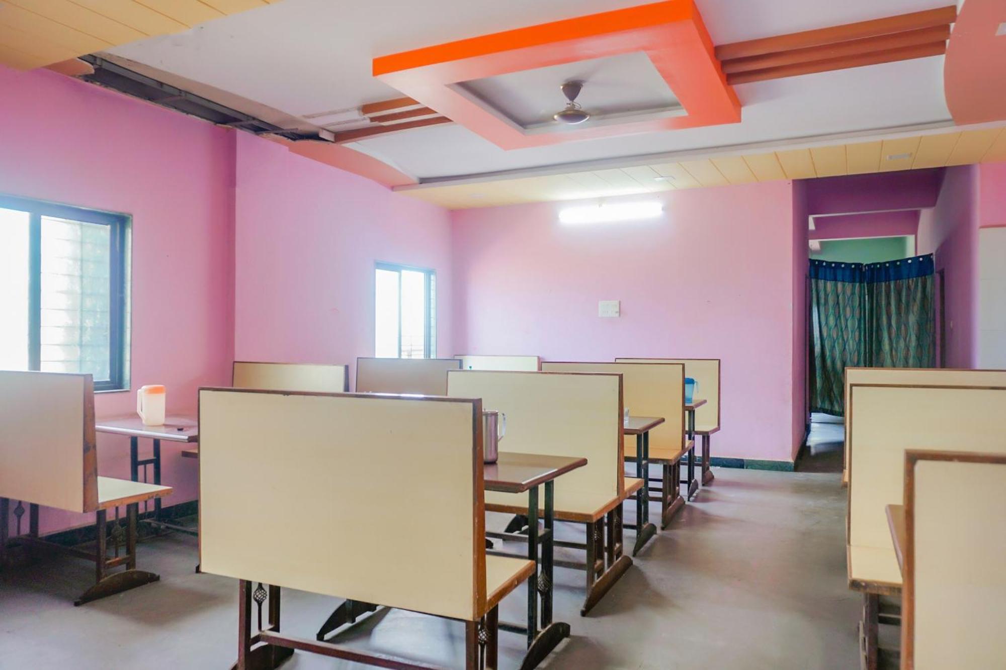 Spot On 79676 Hote Kinara Lodging And Restaurant Daund Buitenkant foto